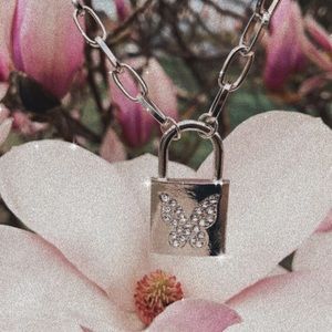 Adjustable butterfly lock necklace